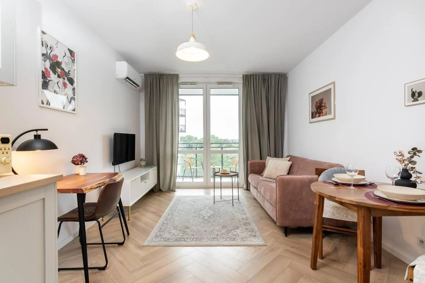 Rosette Apartment Wiktoryn Warsaw