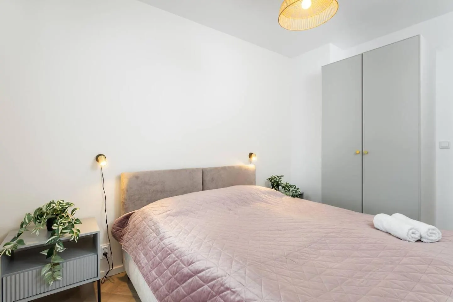 Rosette Apartment Wiktoryn Warsaw